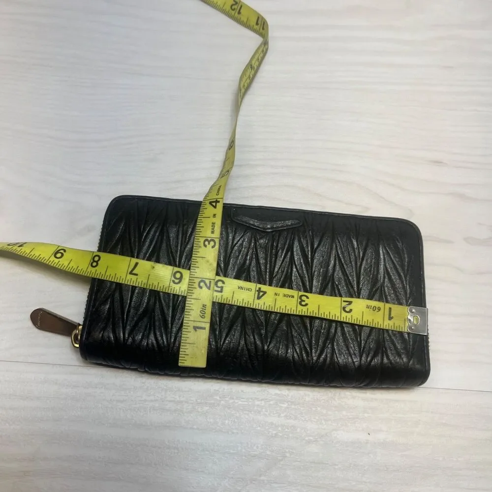 Very Rare Coach Wallet Zip Around Accordion Black‎ w/Leather Design Soft Leather
